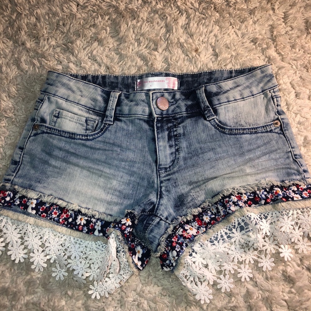 Super cute summer shorts!! Worn once SIZE 1